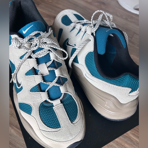 Nike Tech Hera Sneakers in Teal and Beige main image 9